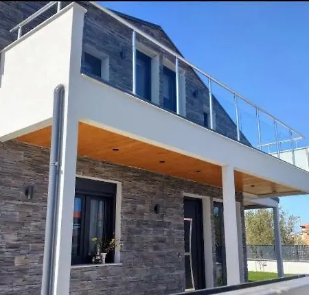 Luxury House Andrijana * Néa Meságkala