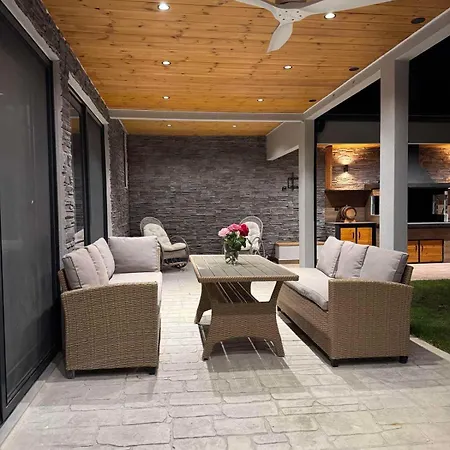 Luxury House Andrijana * Néa Meságkala